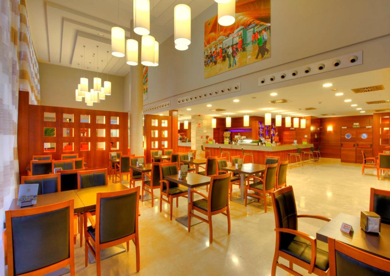 托雷洪前卫酒店 餐厅 照片